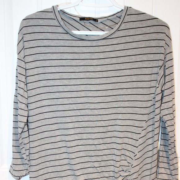 3/$25 🏷 RetroLuxe Striped Shirt Size XS - Picture 2 of 3